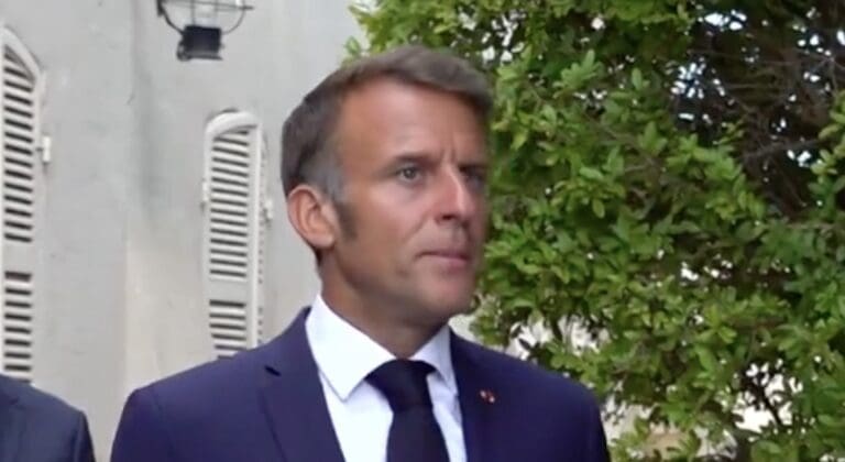 Lire la suite à propos de l’article Guerre en Ukraine : Macron revient  sur la visioconférence avec Trump et  Zelensky