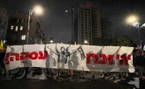 Lire la suite à propos de l’article Hapoel Jérusalem : des supporters appellent au boycott d&rsquo;un match pour exiger la libération des otages