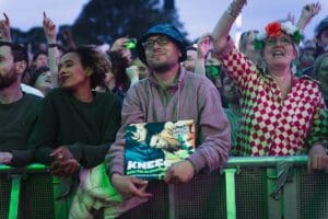 Lire la suite à propos de l’article Kneecap à Rock en Seine : une scène musicale transformée en tribune politique pour Gaza