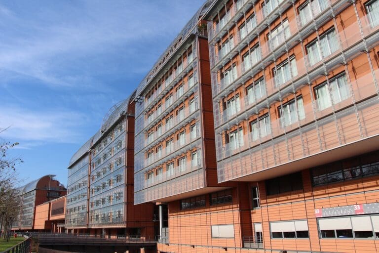 Lire la suite à propos de l’article Les 30 ans de la Cité internationale de Lyon : retour sur l’histoire d’un quartier emblématique