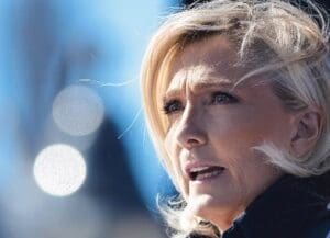 Lire la suite à propos de l’article Marine Le Pen critique François Bayrou et appel à la dissolution