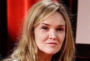 Lire la suite à propos de l’article Renseignement américain : Tulsi Gabbard recrute Amaryllis Fox Kennedy, espionne du clan Kennedy