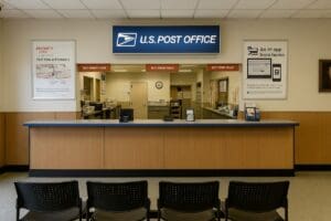 Lire la suite à propos de l’article Suspension colis USA : plus de 30 pays bloquent temporairement leurs envois vers les États-Unis