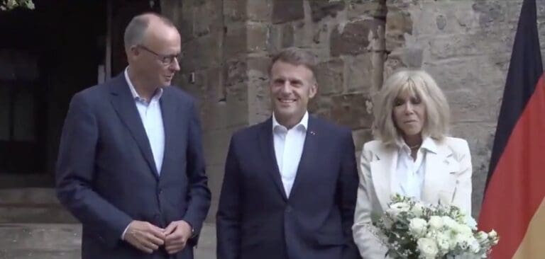 Lire la suite à propos de l’article Ukraine : Macron et Merz menacent la Russie de nouvelles sanctions si Poutine refuse la rencontre avec Zelensky