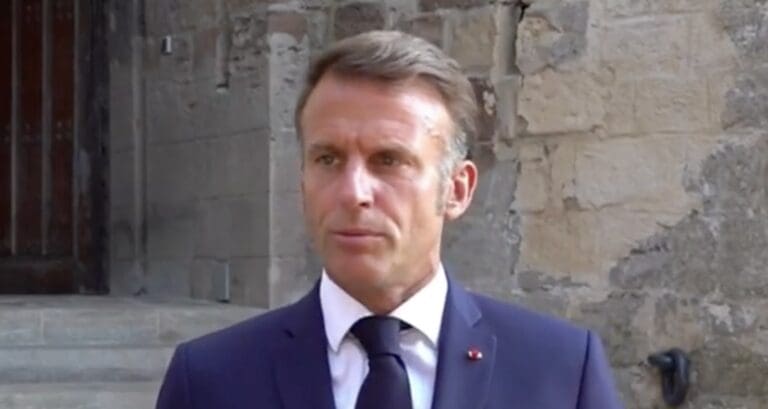 Lire la suite à propos de l’article Ukraine : Macron accuse Moscou de vouloir une « capitulation », pas la paix