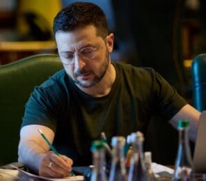 Lire la suite à propos de l’article Ukraine : Zelensky annonce une rencontre avec Trump à Washington après les pourparlers d’Alaska