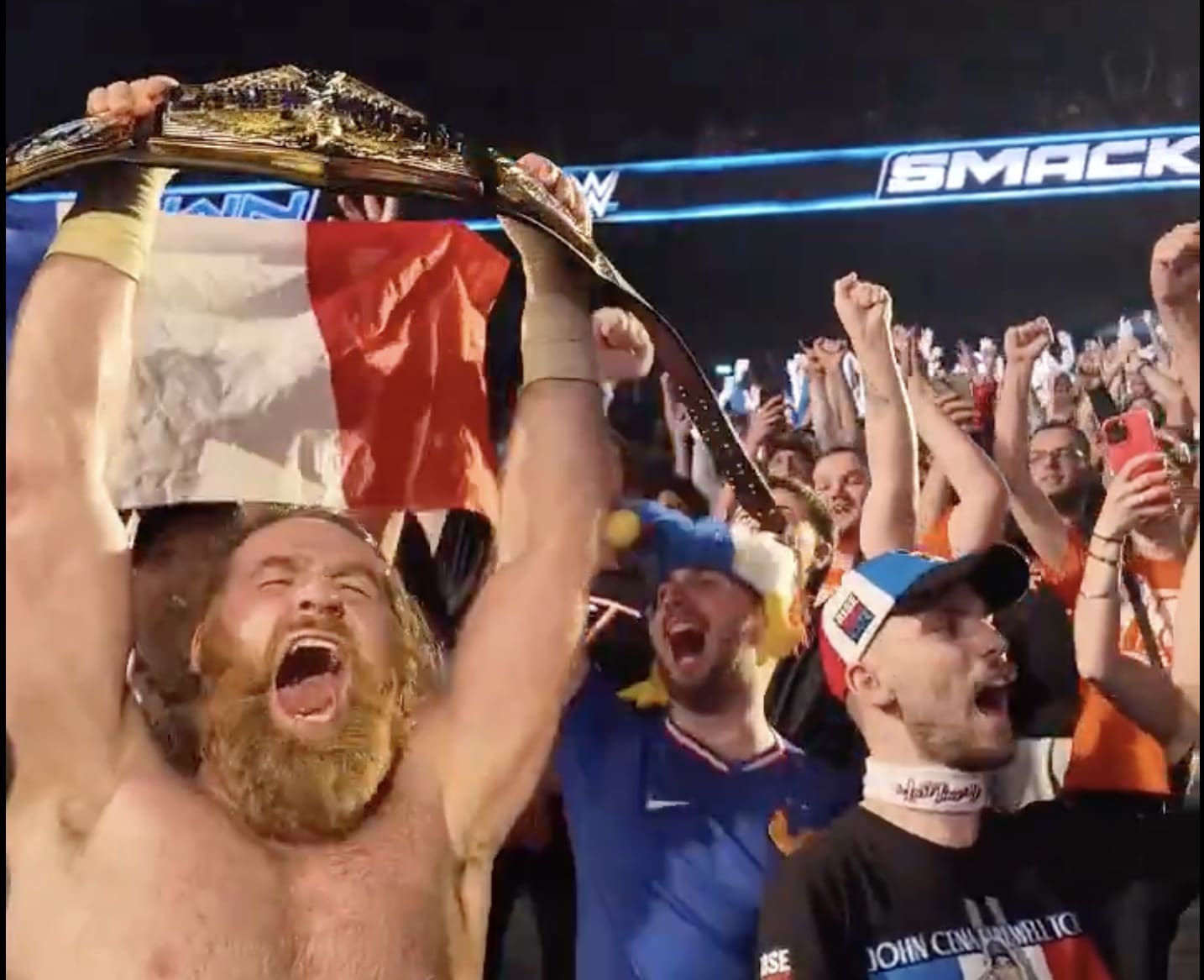 You are currently viewing WWE à Lyon : Sami Zayn sacré champion des États-Unis, John Cena et Randy Orton ovationnés à la LDLC Arena