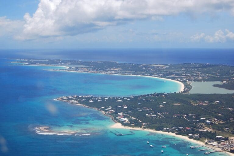 Lire la suite à propos de l’article Anguilla : l’île des Caraïbes qui s’enrichit grâce au « .ai » et au boom de l’intelligence artificielle