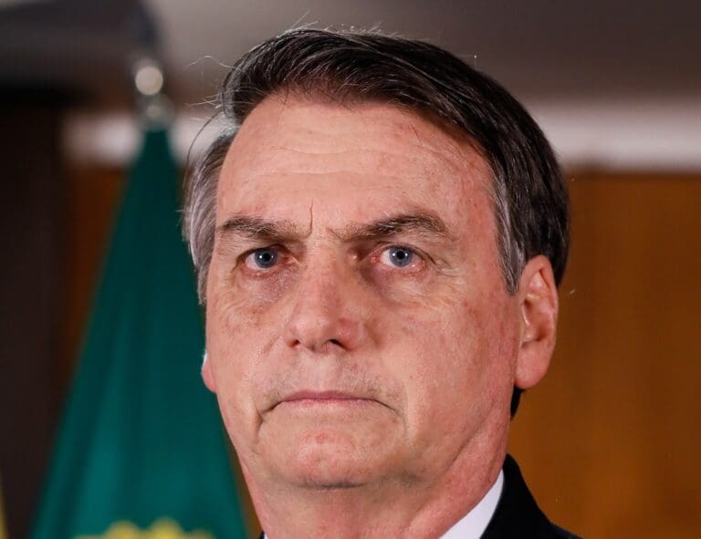 Lire la suite à propos de l’article Bolsonaro condamné : 27 ans de prison pour tentative de coup d’État et crise diplomatique avec Washington