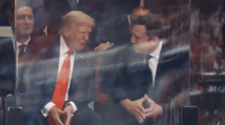 Lire la suite à propos de l’article États-Unis : Donald Trump et Elon Musk réunis pour l’hommage à Charlie Kirk