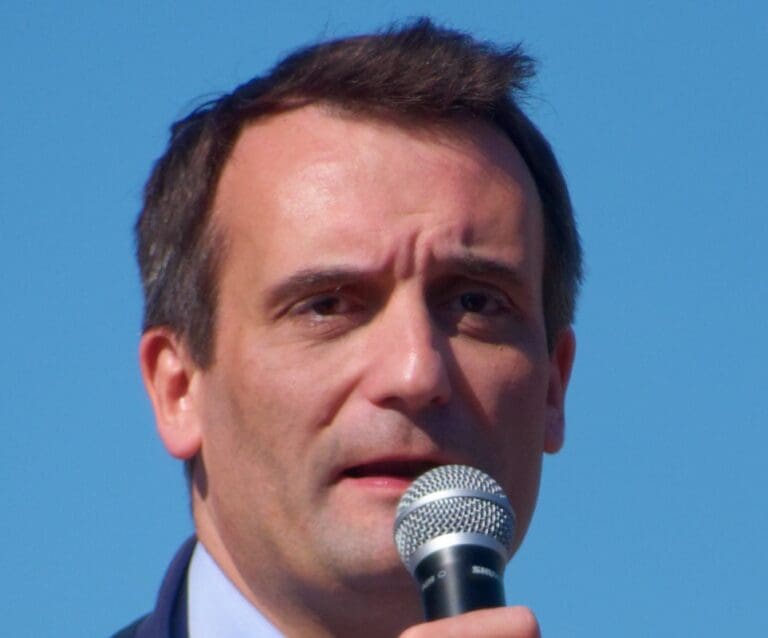 Lire la suite à propos de l’article Florian Philippot : ses accusations contre l’UE après la crise politique en Roumanie et l’affaire des drones russes