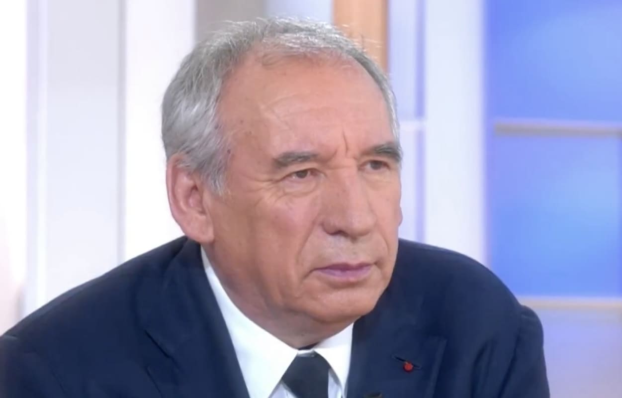 You are currently viewing François Bayrou sous tension avant le vote de confiance : un échange houleux sur France 5