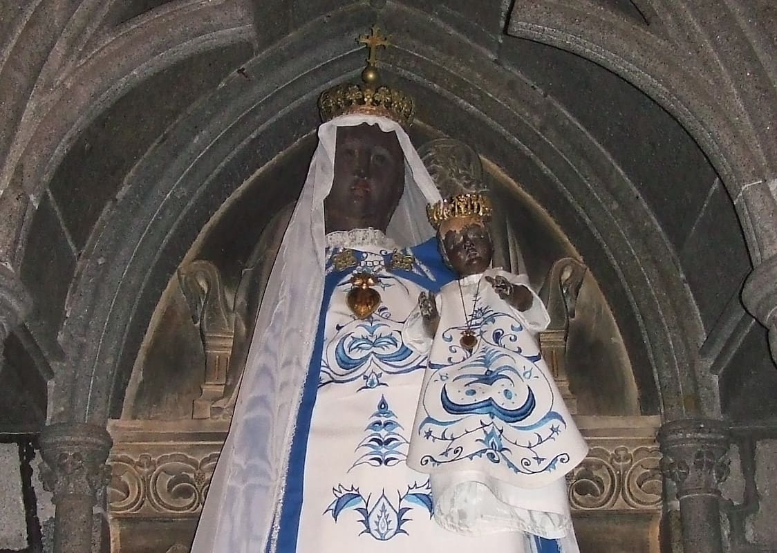 You are currently viewing Guingamp : une statue de la Vierge Marie incendiée en pleine messe