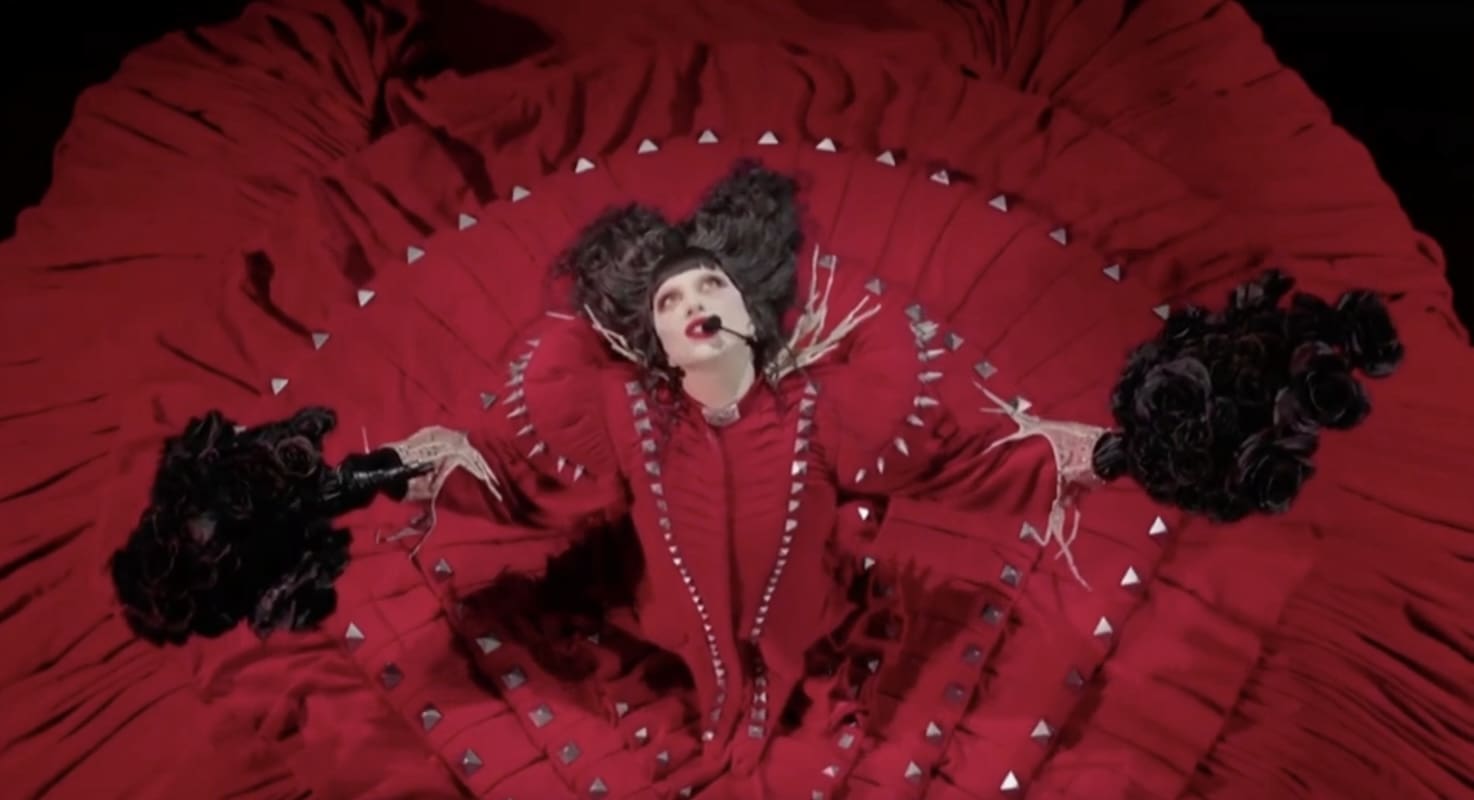 You are currently viewing Lady Gaga aux MTV Awards 2025 : une performance spectaculaire aux accents sataniques ?