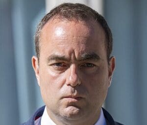 Lire la suite à propos de l’article Lecornu justifie le déficit public par les dépenses hospitalières : « Nous avons remis beaucoup d’argent dans l’hôpital »