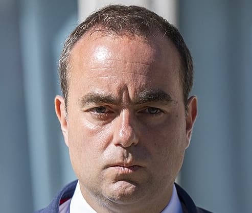 Lire la suite à propos de l’article Lecornu justifie le déficit public par les dépenses hospitalières : « Nous avons remis beaucoup d’argent dans l’hôpital »