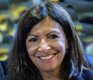 Lire la suite à propos de l’article Les dépenses d’Anne Hidalgo épinglées : 210 000 € de vêtements et voyages en quatre ans