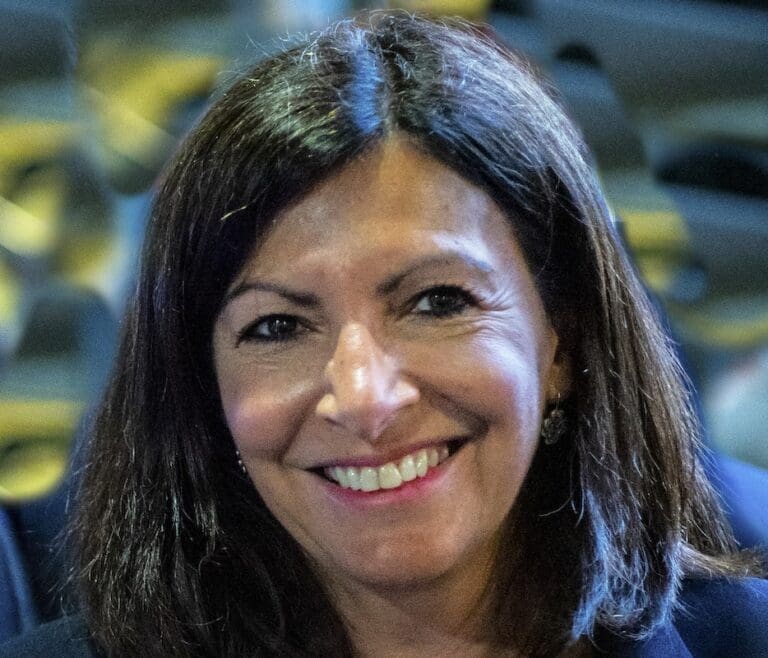 Lire la suite à propos de l’article Les dépenses d’Anne Hidalgo épinglées : 210 000 € de vêtements et voyages en quatre ans