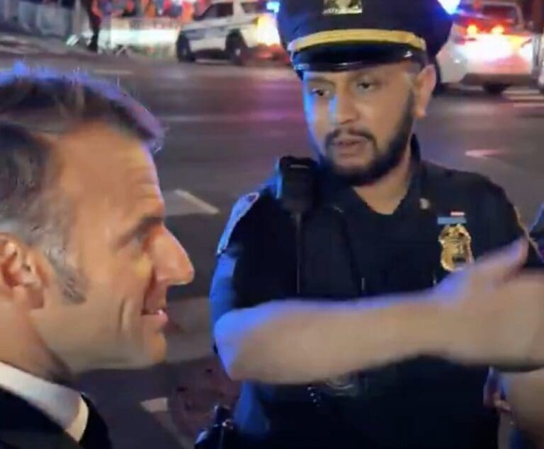 Lire la suite à propos de l’article Macron bloqué par le convoi de Trump à New York : une scène insolite après la reconnaissance de la Palestine