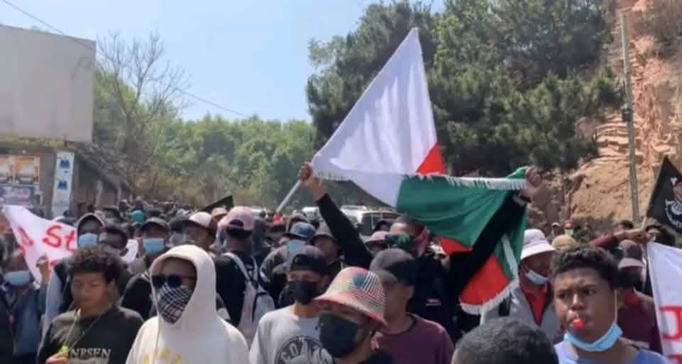 You are currently viewing Madagascar : le mouvement « Leo délestage » mobilise la jeunesse contre les coupures d’électricité et la pénurie d’eau