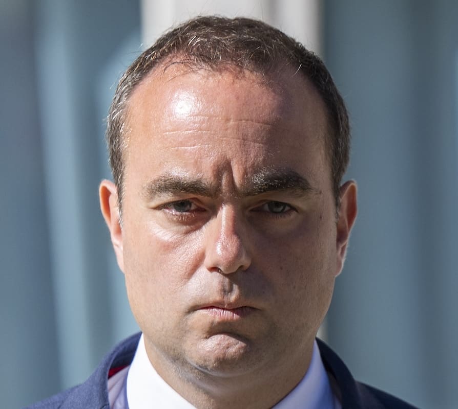 You are currently viewing Matignon : Sébastien Lecornu officiellement nommé Premier ministre par Emmanuel Macron