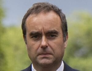 Lire la suite à propos de l’article Nomination de Sébastien Lecornu à Matignon : la presse européenne évoque le « choix du cœur » d&rsquo;Emmanuel Macron