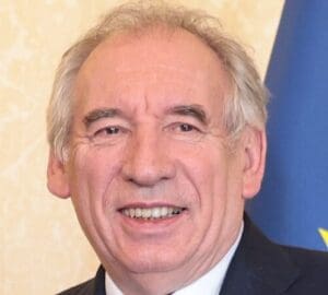 Lire la suite à propos de l’article Présidentielle 2027 : François Bayrou, l’éternel survivant de la politique française