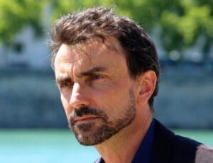 Lire la suite à propos de l’article Rentrée scolaire filmée à Lyon : Grégory Doucet porte plainte après une vague de propos racistes en ligne