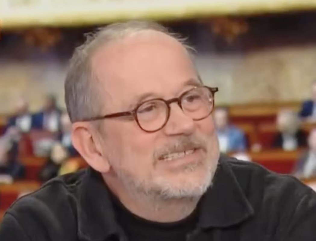 You are currently viewing Thomas Legrand suspendu par France Inter après une vidéo polémique sur Rachida Dati