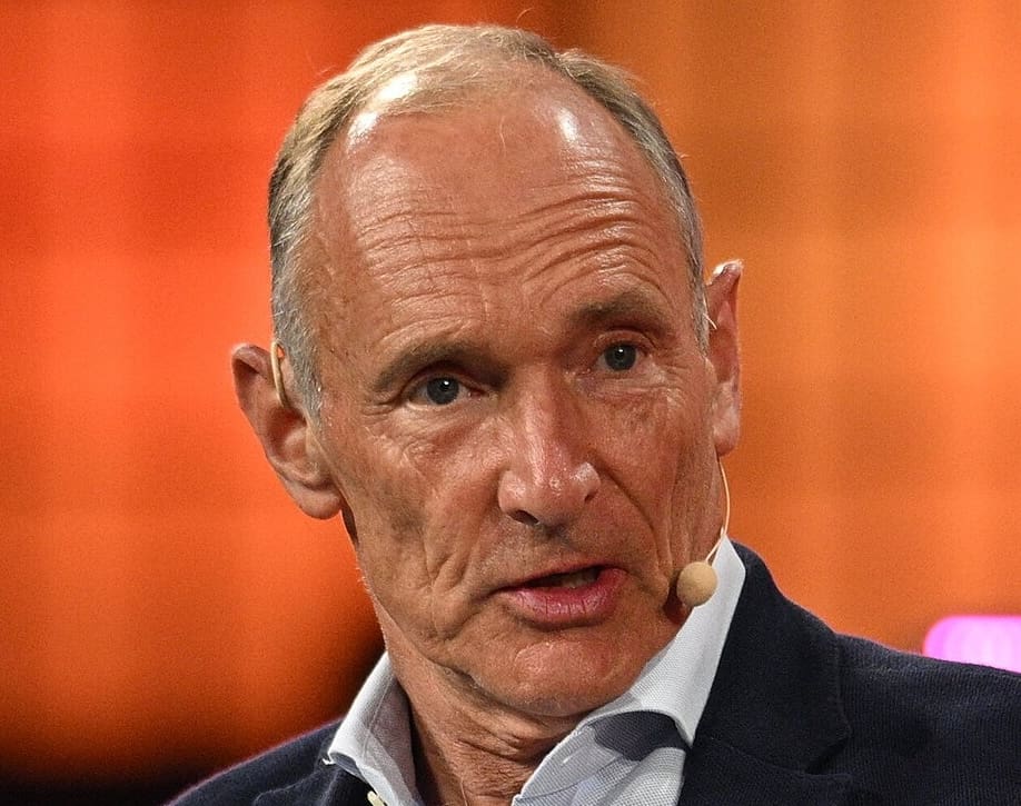 You are currently viewing Tim Berners-Lee : « Nous avons pris le mauvais chemin » – l’inventeur du Web alerte sur ses dérives et propose une alternative