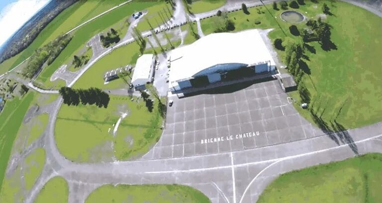 Lire la suite à propos de l’article Aube : La soirée de parachutisme dégénère en mise en scène raciste inspirée du Ku Klux Klan