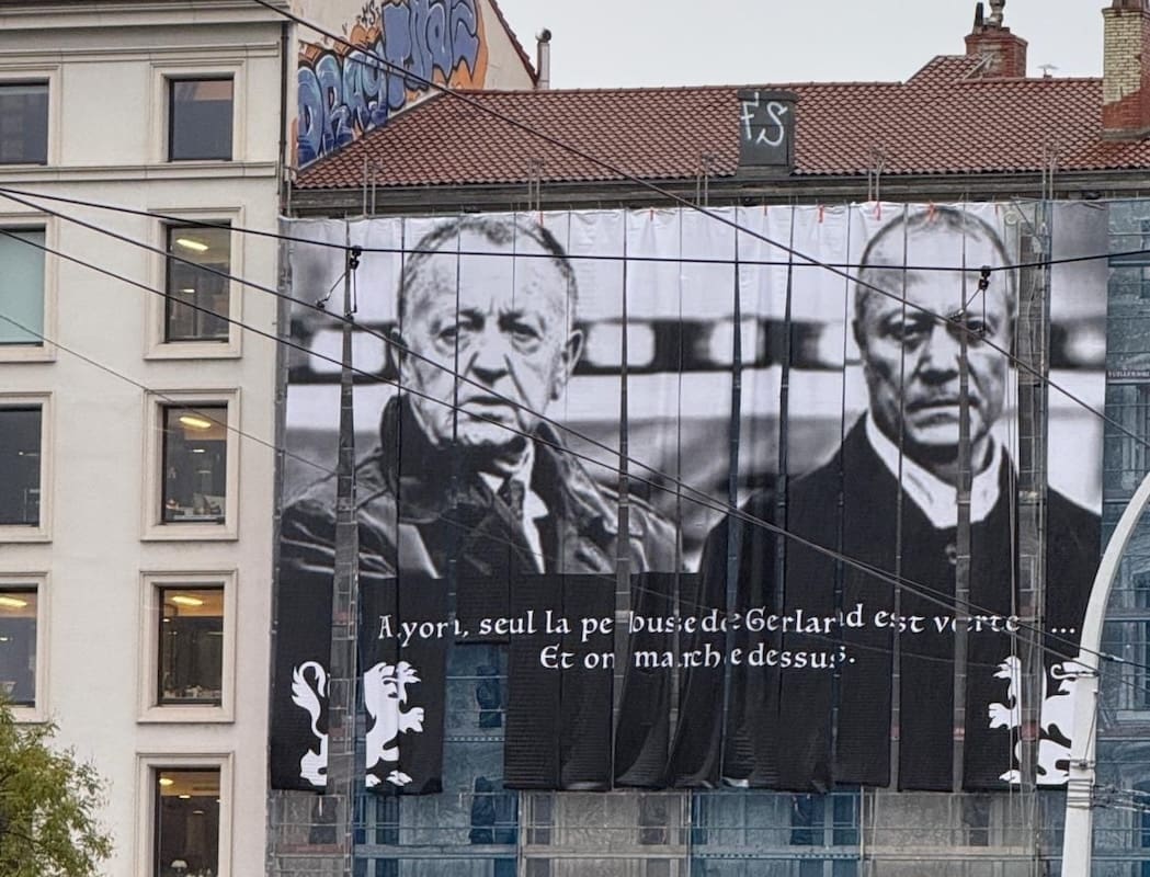 You are currently viewing Banderole pro-Aulas à Lyon : les Écologistes saisissent la Commission des comptes de campagne après un affichage polémique