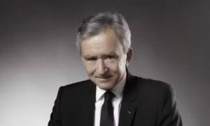 Lire la suite à propos de l’article Bernard Arnault : un bond de 19 milliards de dollars propulse la fortune du patron de LVMH à 192 milliards