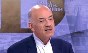 Lire la suite à propos de l’article Cambriolage au Louvre : Alain Bauer revient sur les failles d’un casse éclair en plein jour