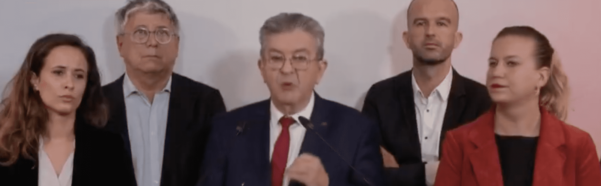 You are currently viewing Crise politique : Mélenchon exige une présidentielle anticipée et appelle les autres partis de gauche à « se ressaisir »