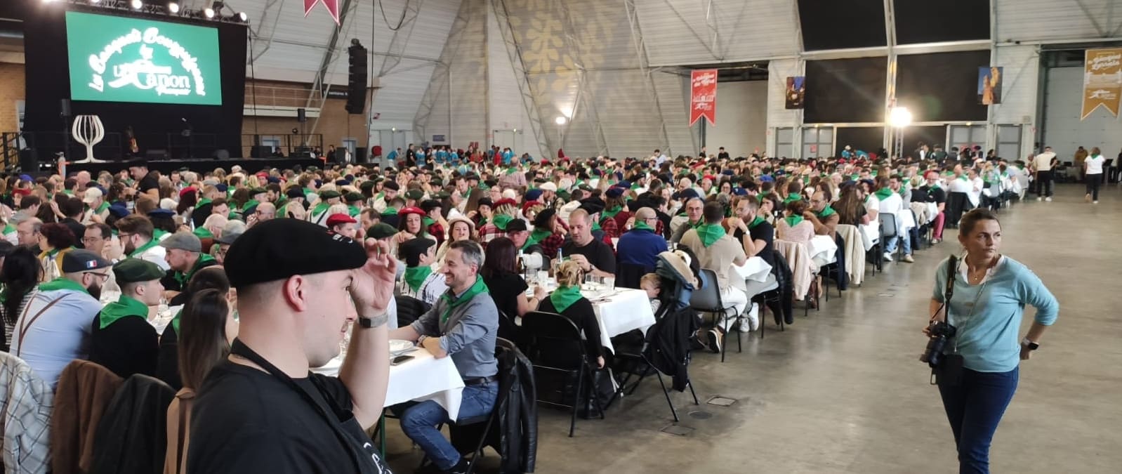 You are currently viewing Chalon-sur-Saône : 1 700 convives pour le banquet du Canon Français, la Paulée bat des records