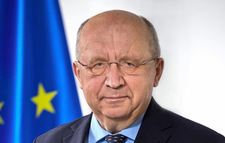 Lire la suite à propos de l’article Défense européenne : le commissaire Andrius Kubilius plaide pour un contrôle accru des grands projets militaires