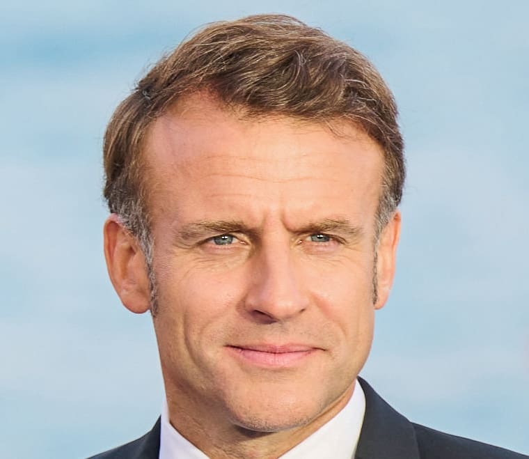 You are currently viewing Emmanuel Macron “assume avoir beaucoup dépensé” et appelle les Français à “travailler pour rembourser”