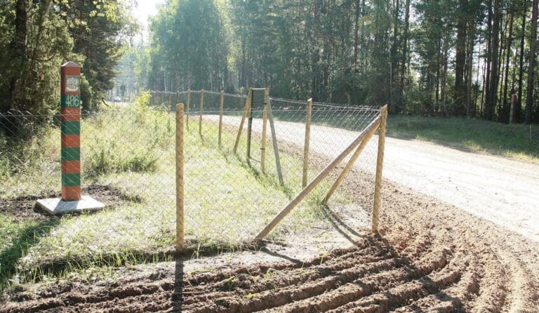 Lire la suite à propos de l’article Estonie : des troupes russes forcent la fermeture de la Botte de Saatse, symbole des tensions à la frontière