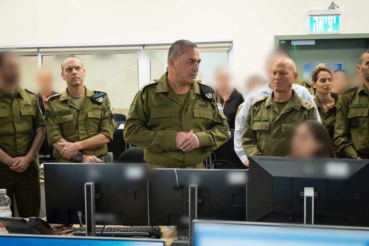 You are currently viewing Gaza : le Hamas remet sept premiers otages à la Croix-Rouge, l’armée israélienne salue un « jour très significatif »