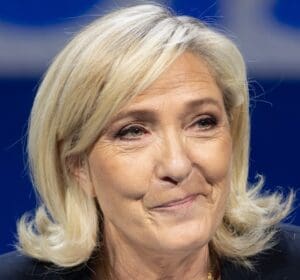 Lire la suite à propos de l’article Immigration : Marine Le Pen désavoue son camp au Parlement européen sur un texte facilitant les expulsions