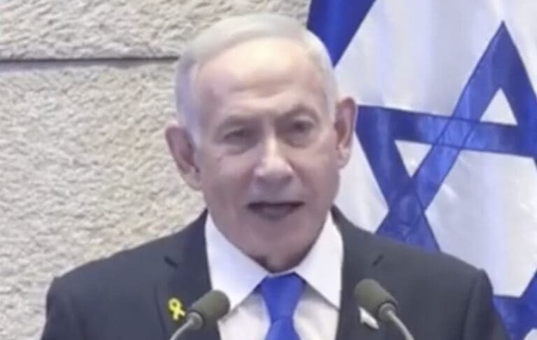 Lire la suite à propos de l’article Israël : Netanyahou célèbre Trump à la Knesset — entre gratitude, guerre et appel à la paix