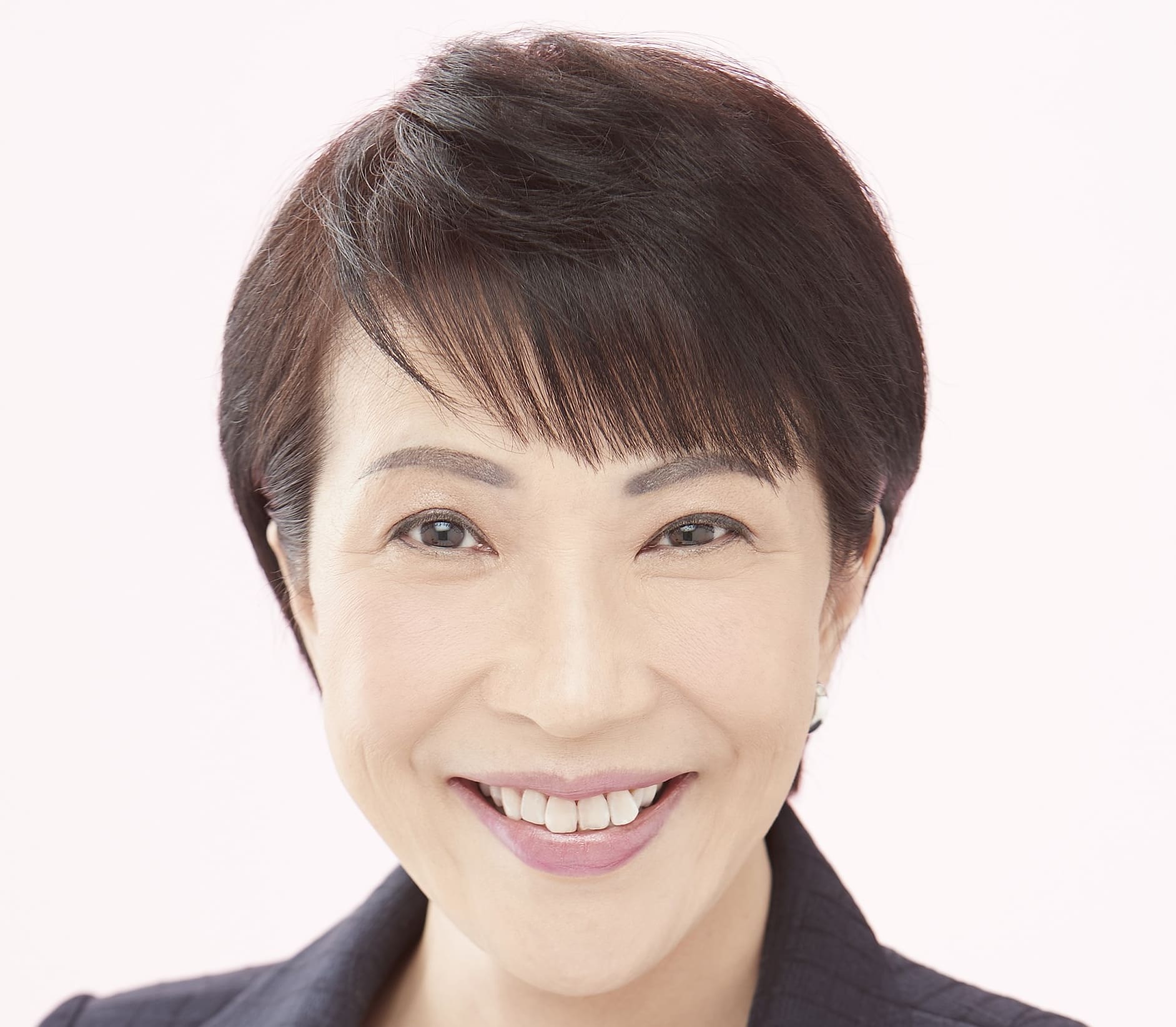 You are currently viewing Japon : Sanae Takaichi, la “Thatcher nippone”, prête à devenir la première femme Première ministre