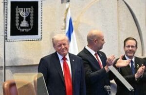 Lire la suite à propos de l’article Knesset : Trump ovationné, le président de la Knesset salue un « géant de l’histoire juive » et loue Netanyahou