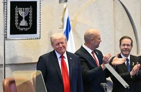 Lire la suite à propos de l’article Knesset : Trump ovationné, le président de la Knesset salue un « géant de l’histoire juive » et loue Netanyahou
