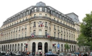 Lire la suite à propos de l’article La démission de Sébastien Lecornu fait vaciller les banques françaises en Bourse