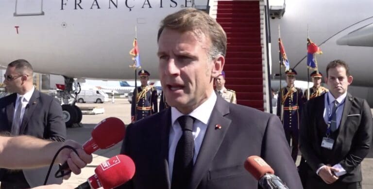 Lire la suite à propos de l’article Macron au Moyen-Orient : le président appelle à la stabilité et récuse toute responsabilité dans la crise politique 