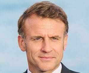 Lire la suite à propos de l’article Macron : selon un livre explosif, le président aurait préféré Bardella à Matignon plutôt que Le Pen à l’Élysée