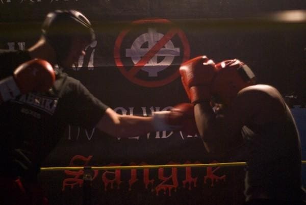 Lire la suite à propos de l’article Madrid : le Club Deportivo La Fábrika dénonce une violente agression d’une entreprise de désocupación d’extrême droite