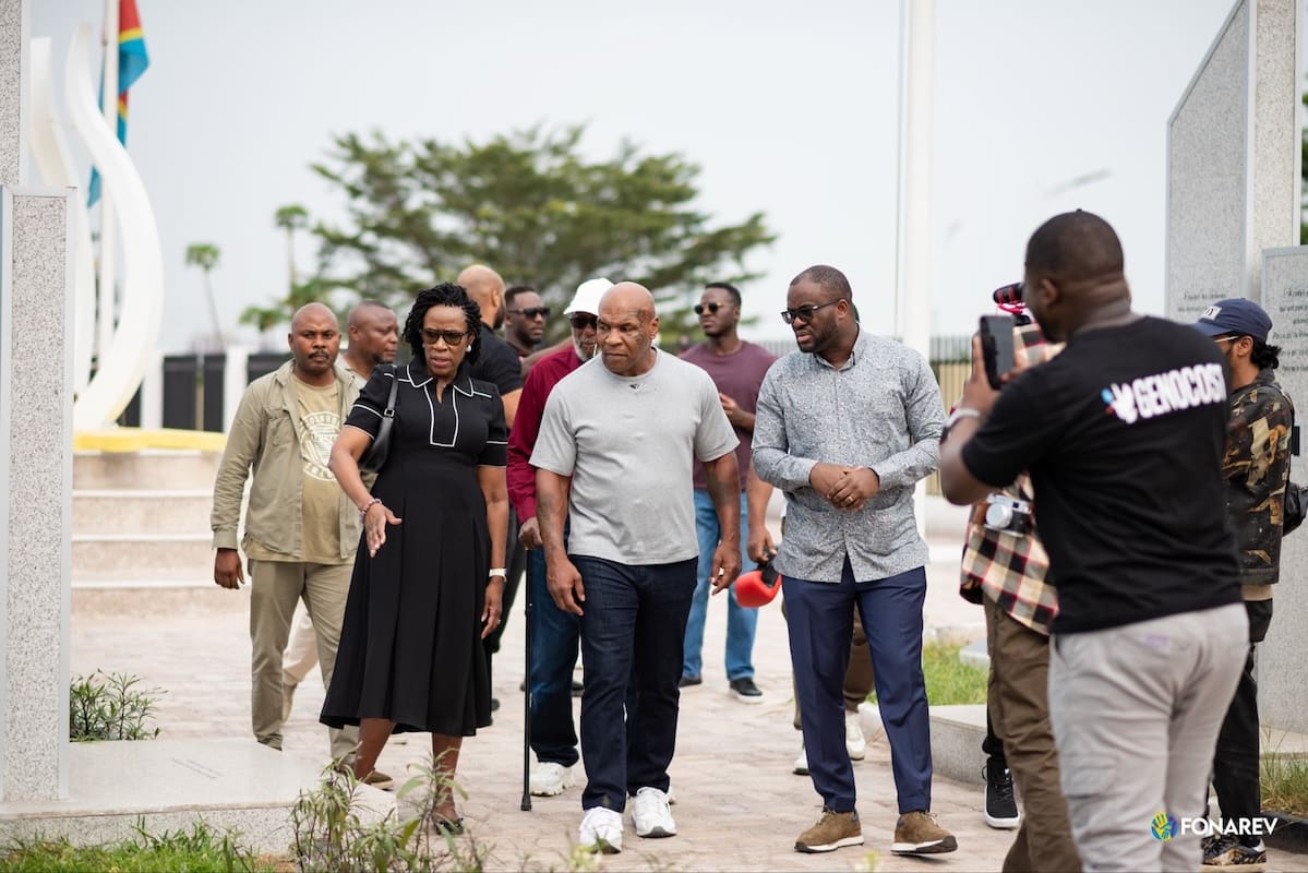 You are currently viewing Mike Tyson en RDC : Kinshasa célèbre un « fils du pays » et ravive la légende du combat Ali–Foreman